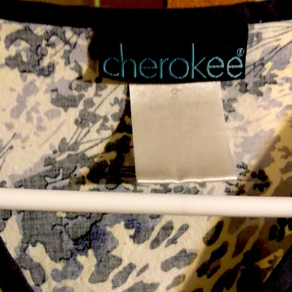 Cherokee scrub top - Picture 2 of 4